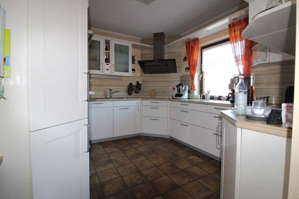 Immobilie in Emskirchen - Einfamilienhaus mit 9 Zimmern und Garage in Emskirchen - Bild 4