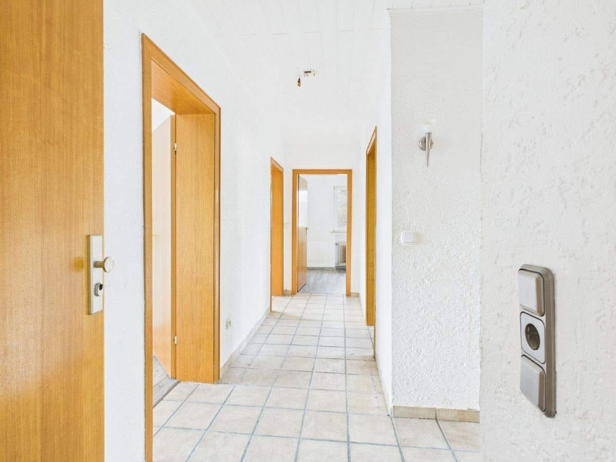 Immobilie in Neuenrade - Familienfreundliche 2-Zimmer-Wohnung mit Potenzial - Ihr Projekt zum Wohlfühlen! - Bild 1
