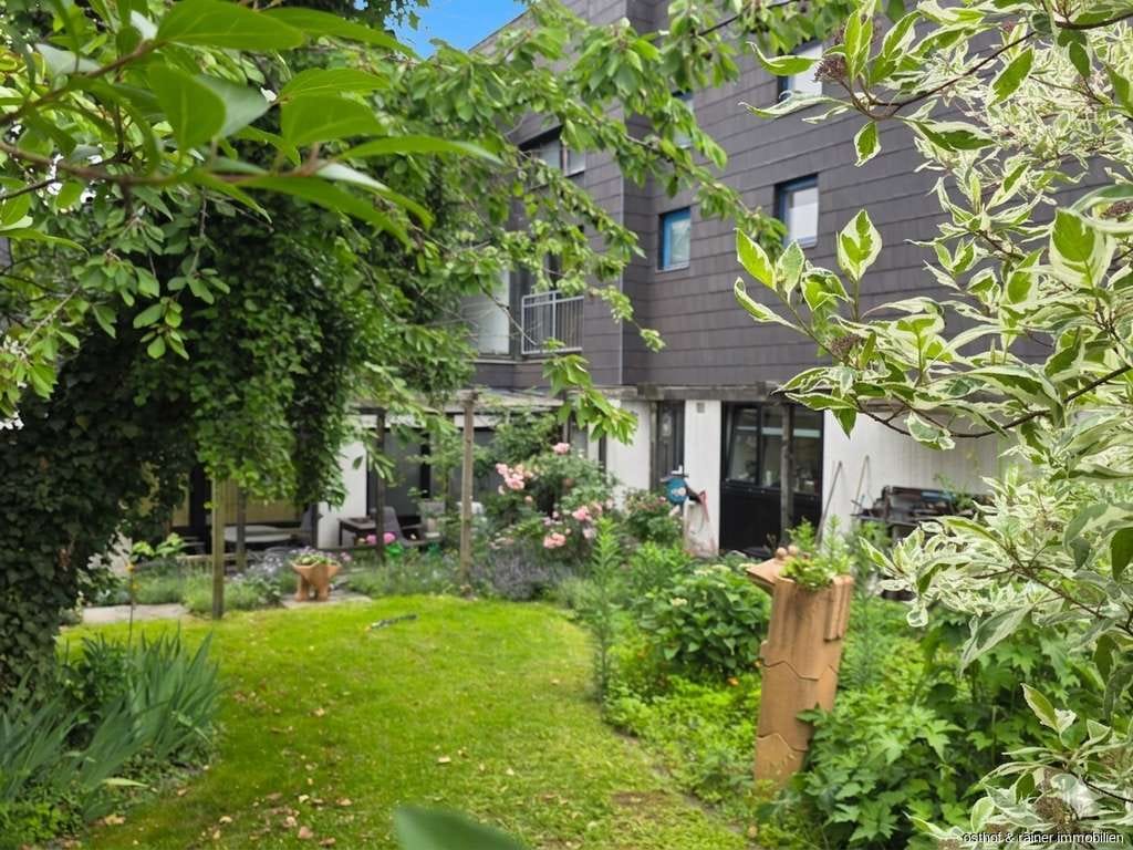Immobilie in Freigericht - OSTHOF & RAINER IMMOBILIEN
Architektonisches Mehrfamilienhaus mit außergewöhnlichem Garten! - Bild 4