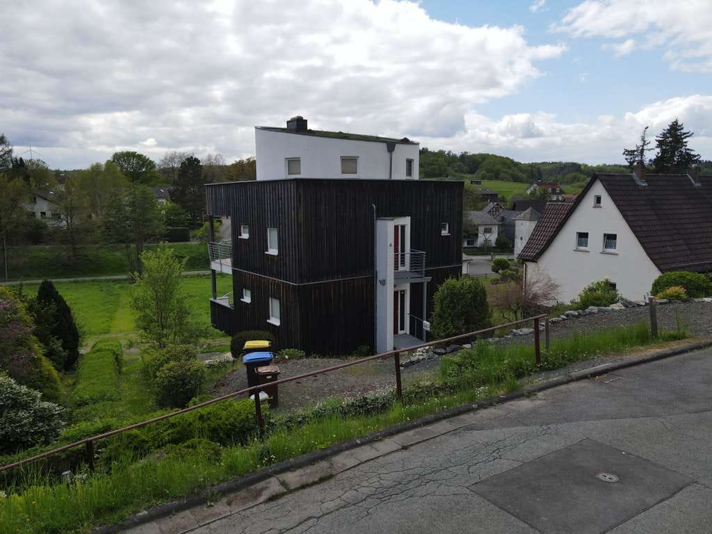 Immobilie in Hohenahr - Traumhaftes Architektenhaus mit Einliegerwohnung und Fernsicht - Bild 3