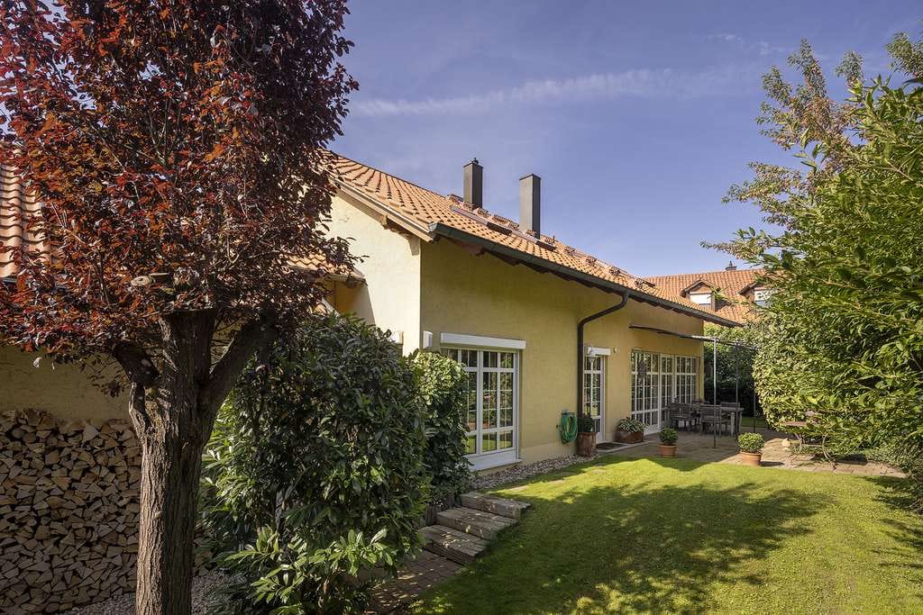 Immobilie in Tegernheim - Charmantes Einfamilienhaus in Stadtnähe mit Natur vor der Tür - Bild 1