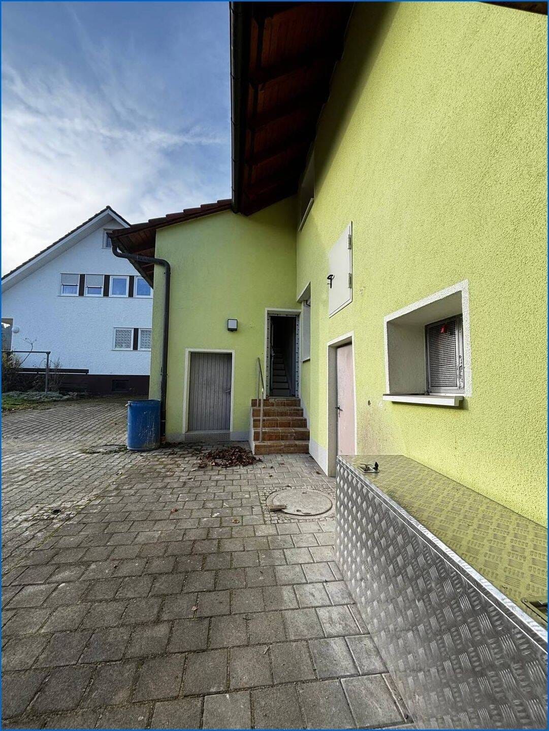 Immobilie in Mühlingen - Schönes 2 Familienhaus mit Potential auf großem Grundstück mit tollem Garten und Doppelgarage - frei - Bild 0