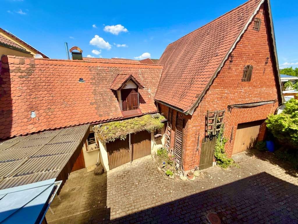 Immobilie in Cadolzburg - Gepflegtes Einfamilienhaus mit viel Potential in ruhiger Lage von Cadolzburg - Bild 1