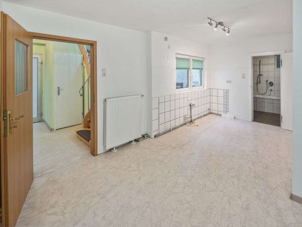 Immobilie in Bodenheim - Teilsaniertes Doppelhaus mit gemütlichem Innenhof und viel Raum zum Wohlfühlen in Bodenheim - Bild 3
