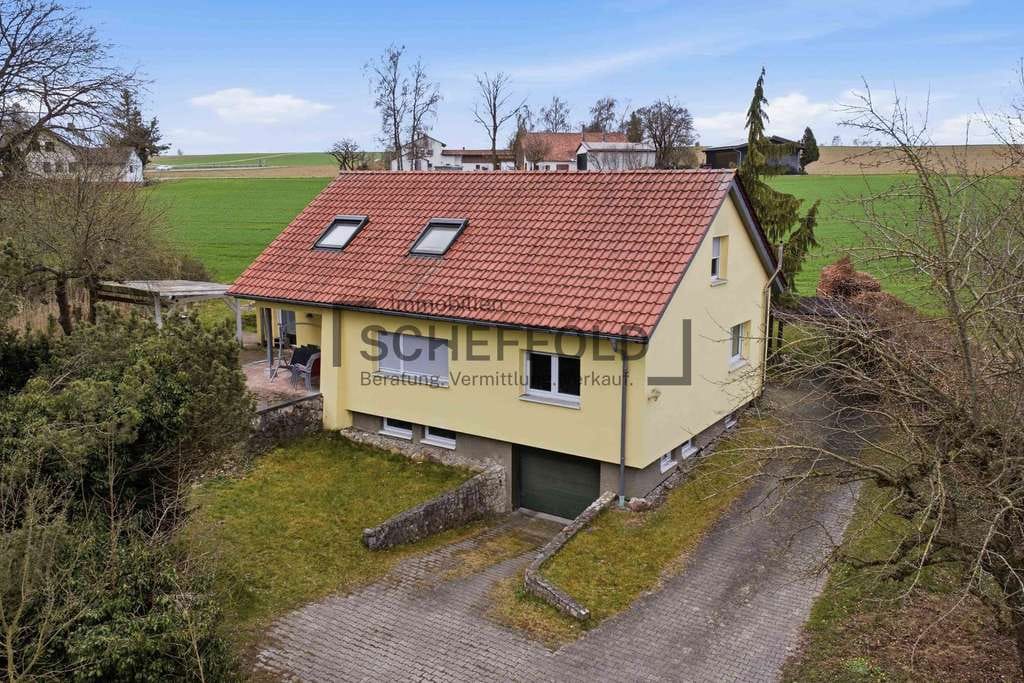 Immobilie in Burgrieden - Raumwunder! Einfamilienhaus in naturnaher Lage und großem Grundstück - Bild 1