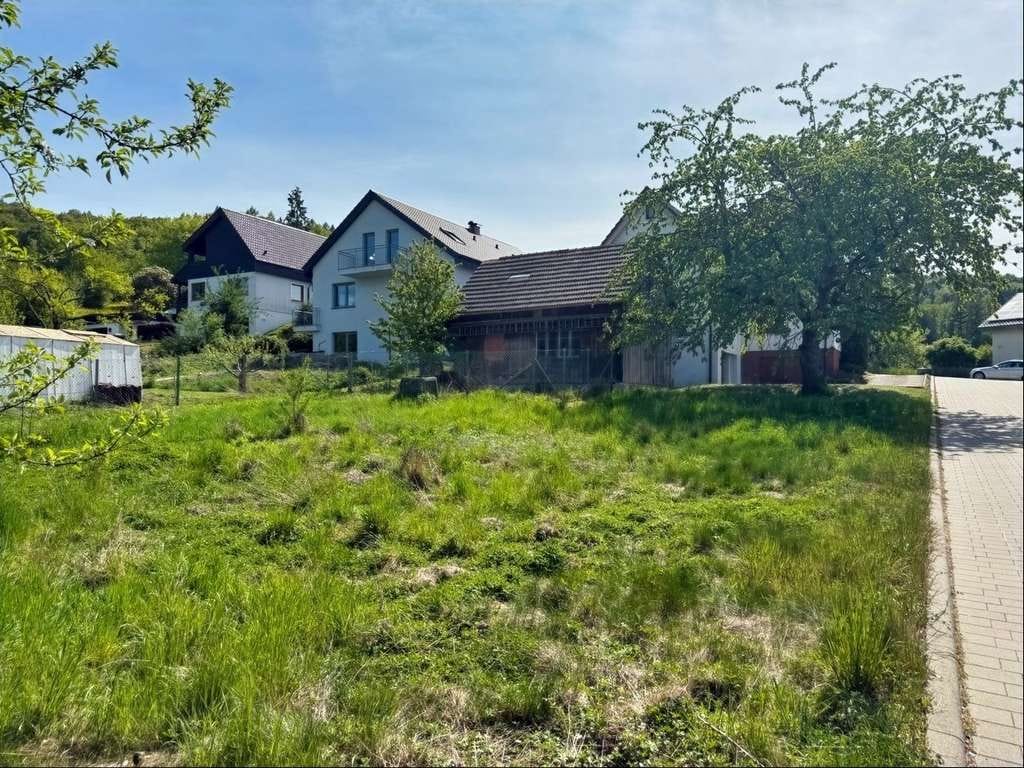Immobilie in Allmersbach im Tal - Vielseitiges Zweifamilienhaus mit großem Grundstücksparadies in ruhiger Lage von Heutensbach - Bild 3