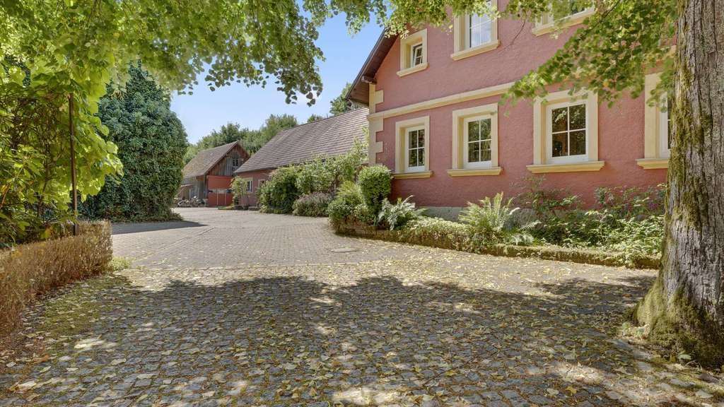 Immobilie in Weidenberg - Vielseitiges Hofanwesen! Wohnhaus mit gewerblichem Bereich, großen Nebengebäuden und Freifläche - Bild 3