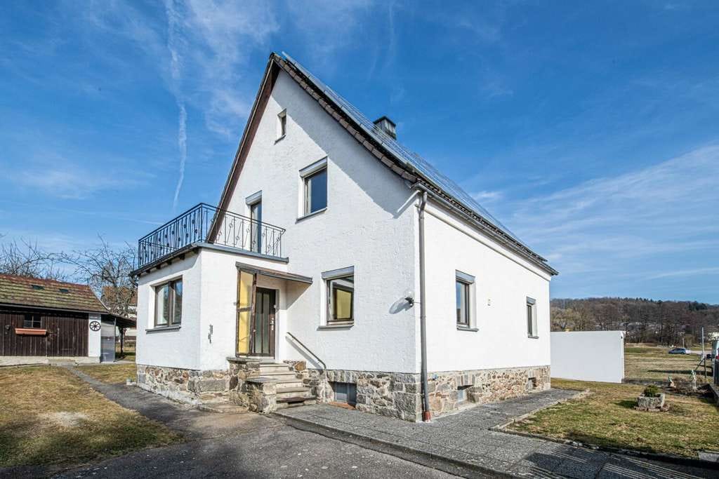 Immobilie in Waldmünchen - Zentrumsnah: Charmantes Einfamilienhaus mit großem Garten - Bild 3