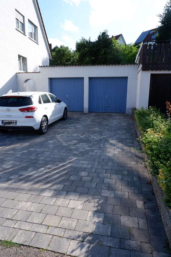 Immobilie in Gechingen - Gepflegtes 3 Fam. Generationenhaus mit Garten und 2 Garagen in 75391 Gechingen, KP: 695.000€ - Bild 2
