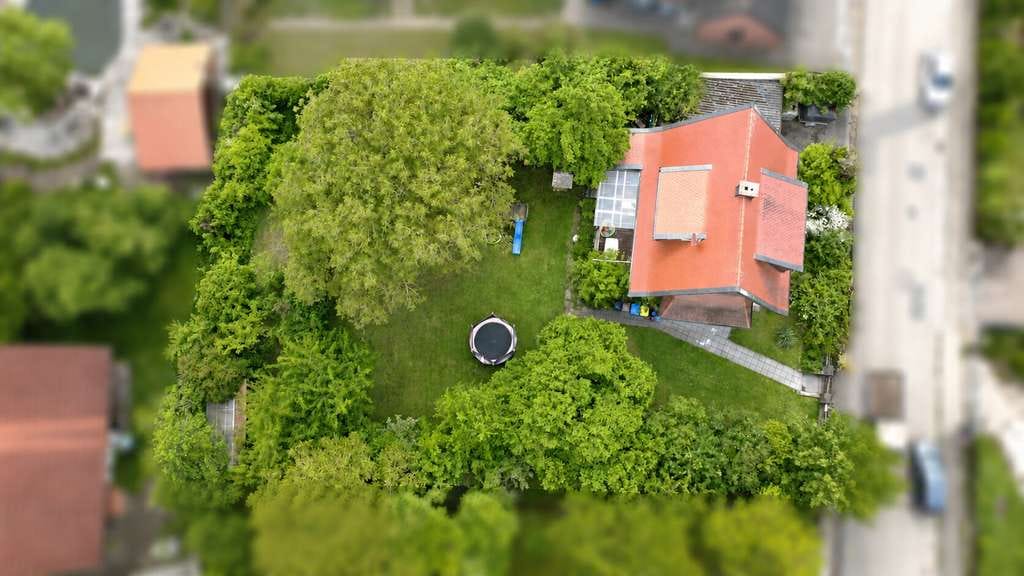 Immobilie in Uffenheim - Familientraum mit Paradiesgarten - Schnuckeliges Haus - 5 Zimmer, Terrasse, Doppelgarage, Bestlage! - Bild 2