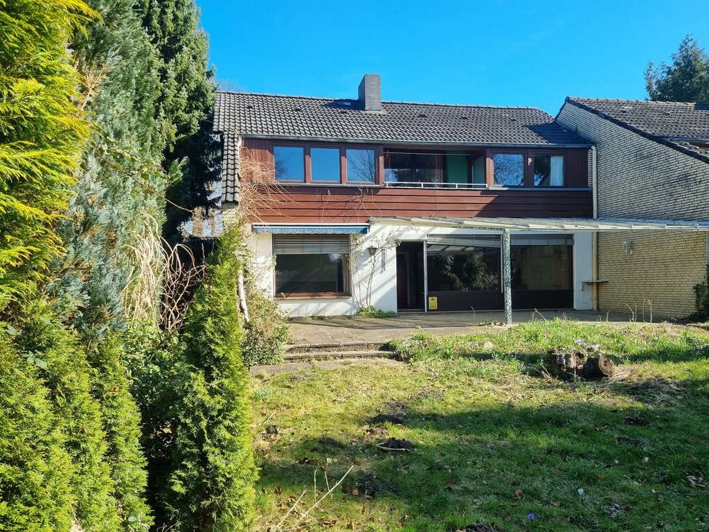 Immobilie in Braak - Viel Platz für neue Ideen und individuelle Wohnträume ... Ein Haus mit Charakter und großem Garten! - Bild 2