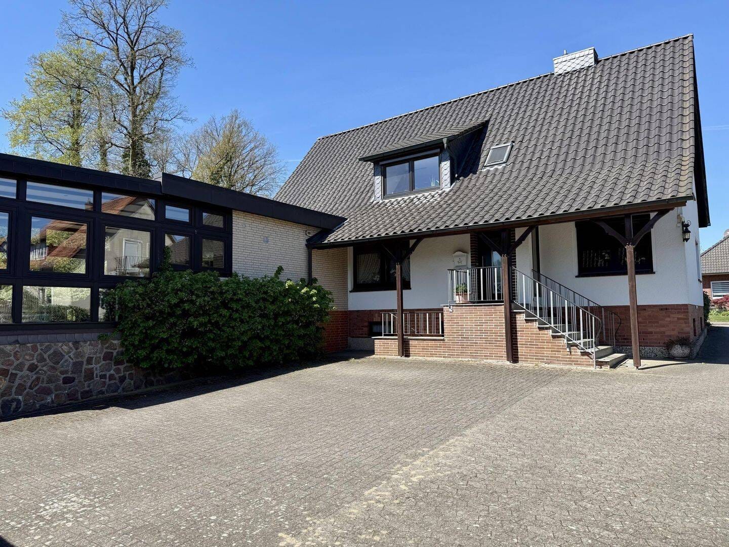 Immobilie in Bad Fallingbostel - Sehr gepflegtes Zweifamilienhaus mit 2 Garagen auf außergewöhnlich schönem und großen Grundstück in Randlage von Dorfmark - Bild 3