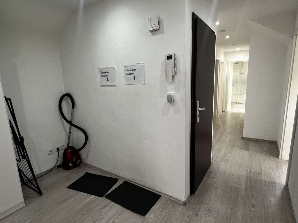 Immobilie in Niefern-Öschelbronn - Modernes Wohnen unterm Dach – 4-Zimmer-Wohnung mit Balkon für Paare oder Familien - Bild 1