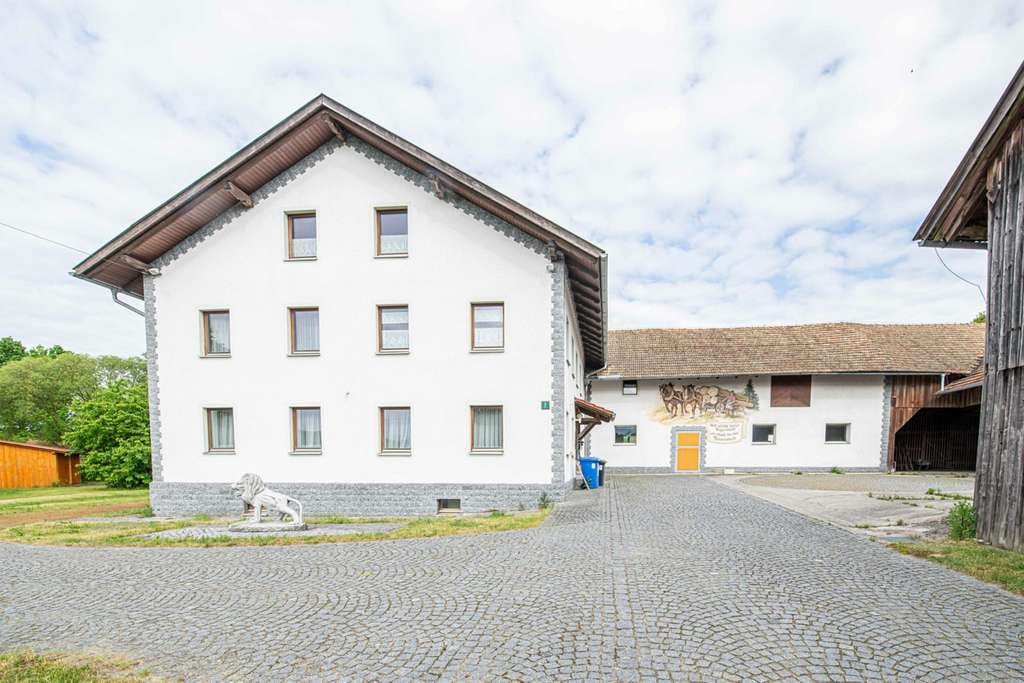 Immobilie in Furth im Wald - Charmantes Bauernhaus mit vielfältigen Nutzungsmöglichkeiten - Bild 4