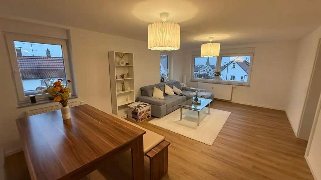 Immobilie in Kusterdingen - Kusterdingen, sonnige 4,5 Zimmerwohnung im Obergeschoss mit kleinem Balkon - Bild 0