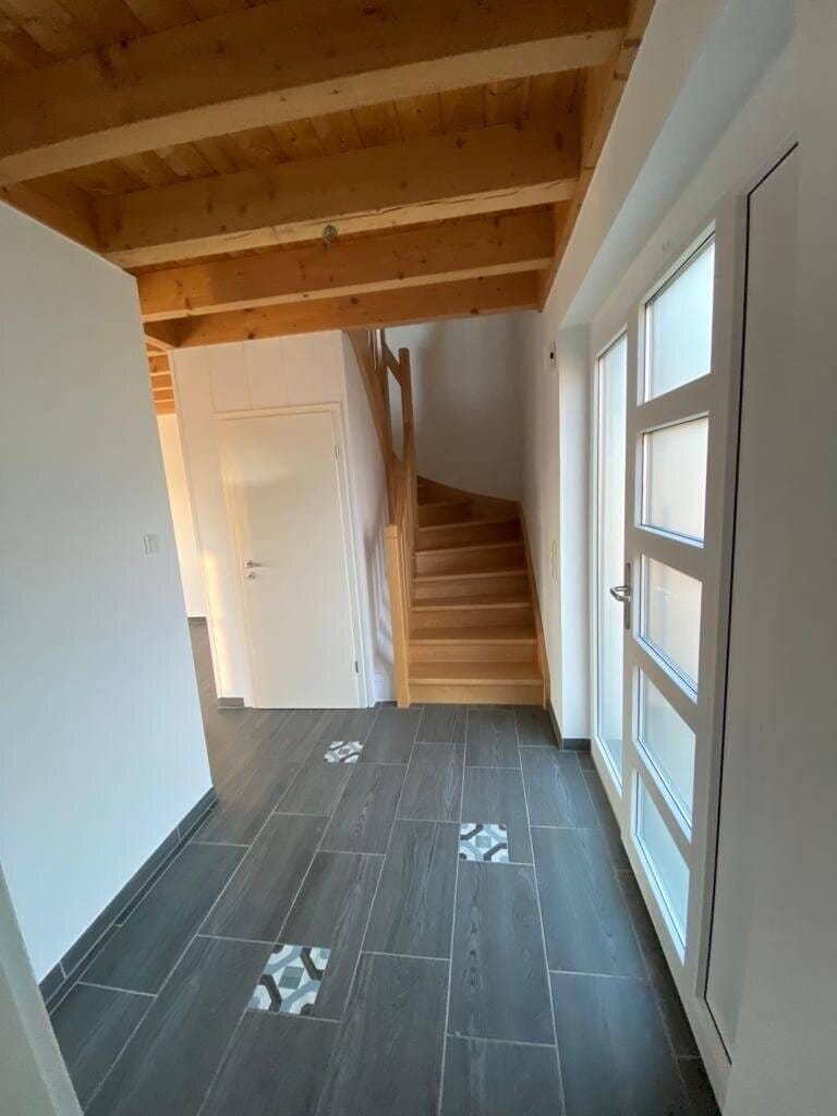 Immobilie in Bad Berleburg - Lichtdurchflutet, hoher Komfort - neuwertige Doppelhaushälfte mit 3 Garagen und 1 Carport in Bad Berleburg-Raumland - Bild 3