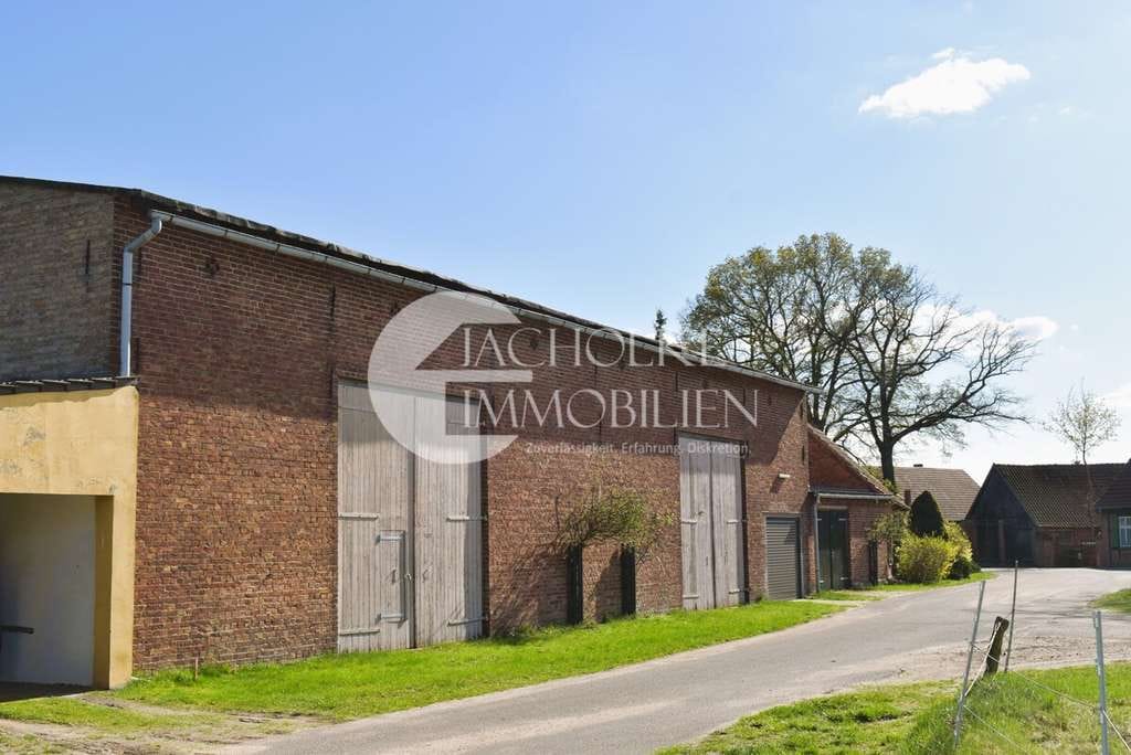 Immobilie in Lenzen (Elbe) - Ländliche Idylle mit Potenzial – Einfamilienhaus mit großem Grundstück & Nutzfläche in ruhiger Lage - Bild 2