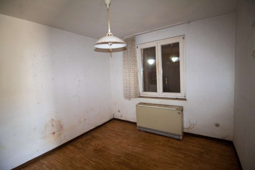 Immobilie in Kempenich - Sanierungsbedürftiges Haus in Kempenich - Viel Potenzial auf 270 m² Grundstück - Bild 4