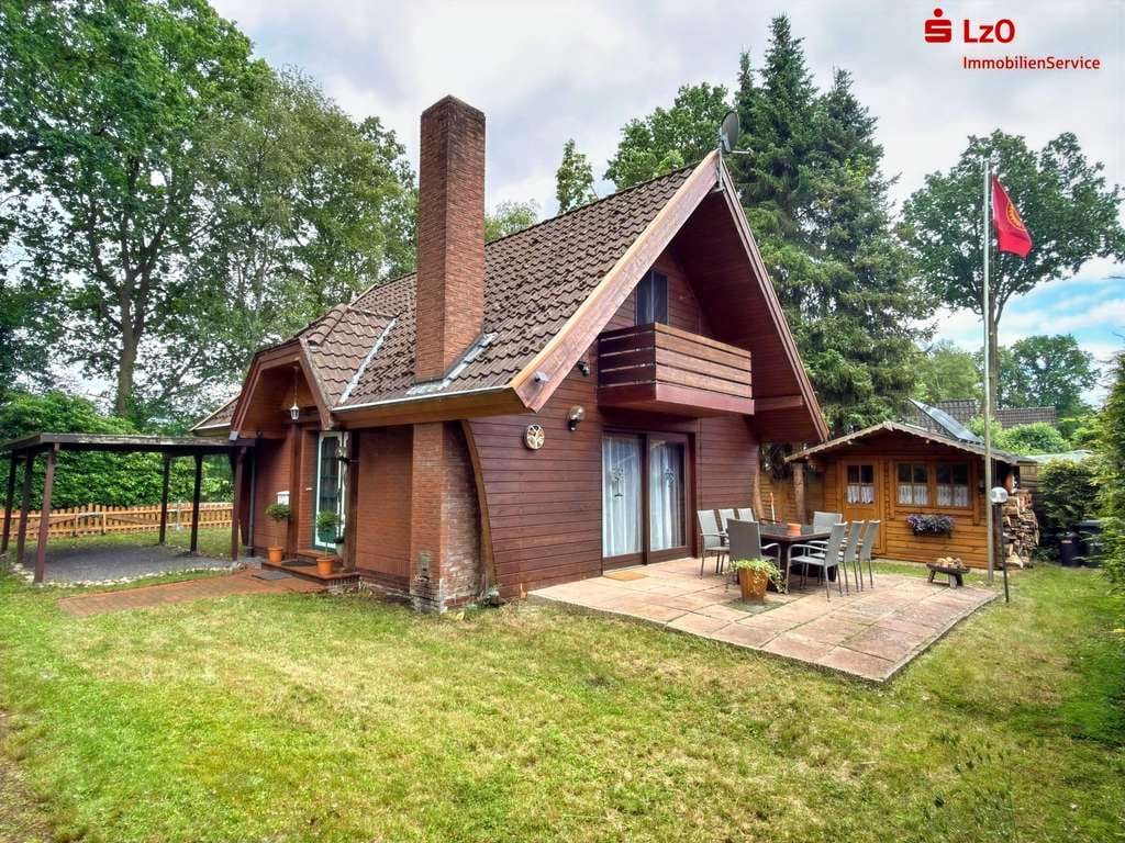 Immobilie in Westerstede - Den Sommer am eigenen Strand genießen - Gemütliches Ferienhaus am Badesee in Karlshof - Bild 0