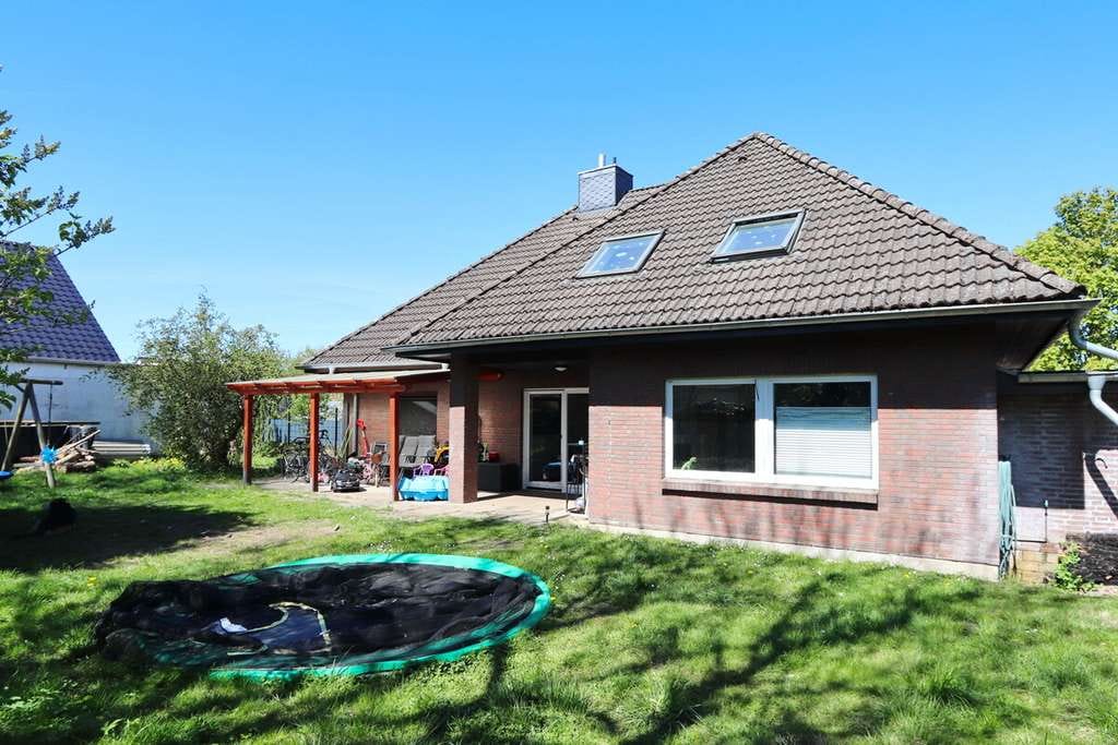 Immobilie in Schmalfeld - Einfamilienhaus mit Garage in Sackgassenlagen von Schmalfeld - Bild 1