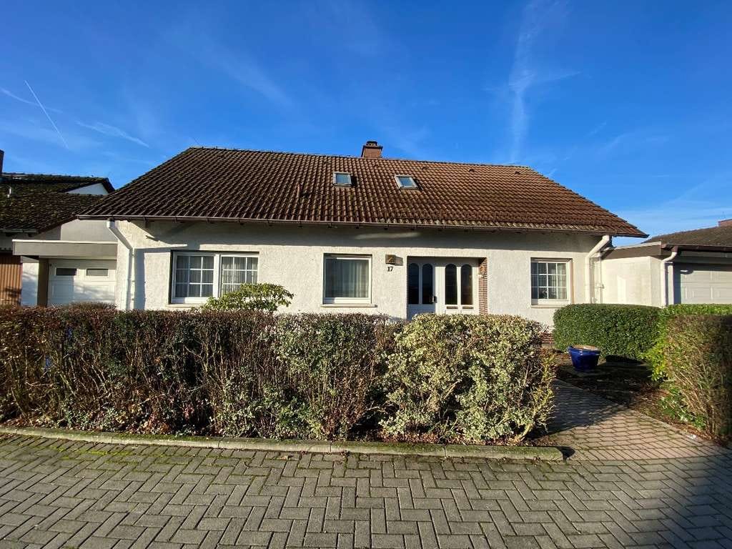 Immobilie in Fernwald - Großzügiges Mehrgenerationenhaus mit zwei Wohneinheiten in attraktiver Lage von Fernwald Annerod - Bild 0