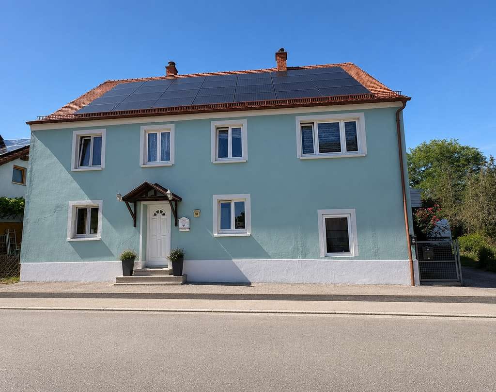 Immobilie in Schopfloch - Sanierungsbedürftiges Zweifamilienhaus mit PV-Anlage - Bild 4