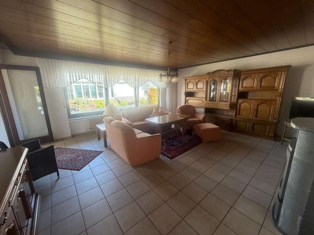 Immobilie in Plaidt - Großzügiges Einfamilienhaus mit Einliegerwohnung, Garten und Terrasse - Bild 4