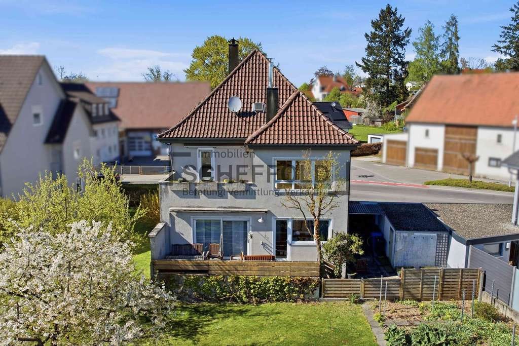 Immobilie in Laupheim - Mit Potenzial! Charmantes Zweifamilienhaus in attraktiver Wohnlage - Bild 2
