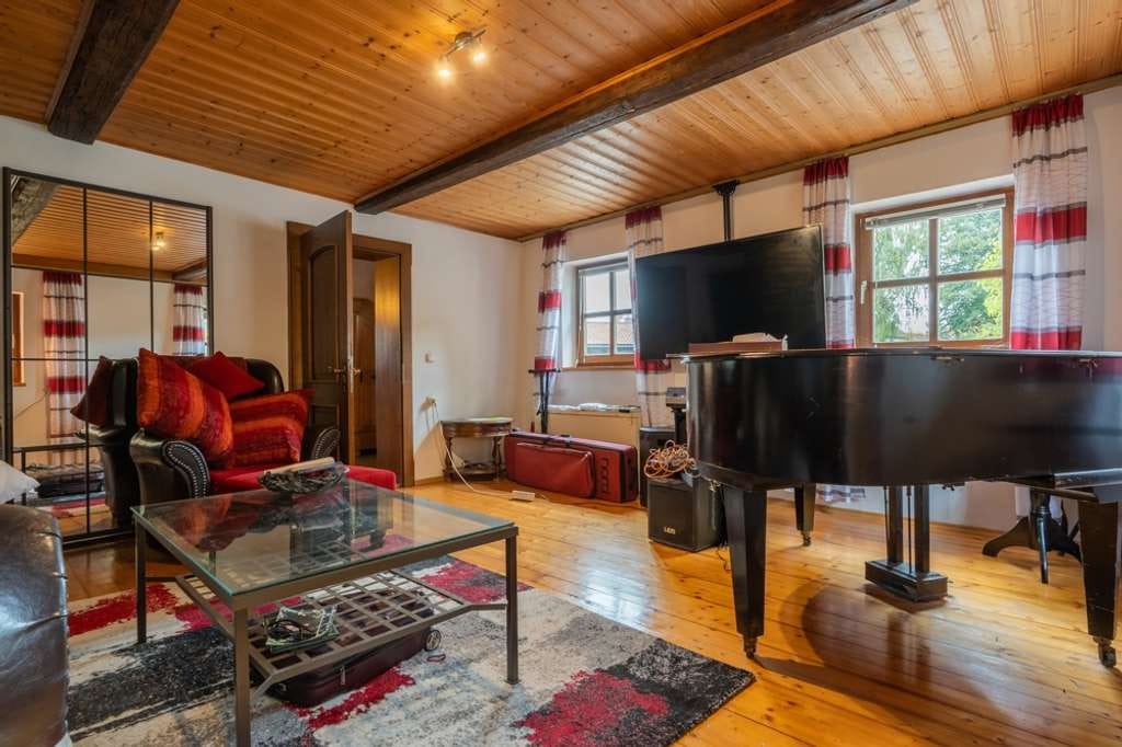 Immobilie in Ortenburg - Rustikales Einfamilienhaus mit Denkmalschutz in Ortenburg/Zentrum - Bild 2