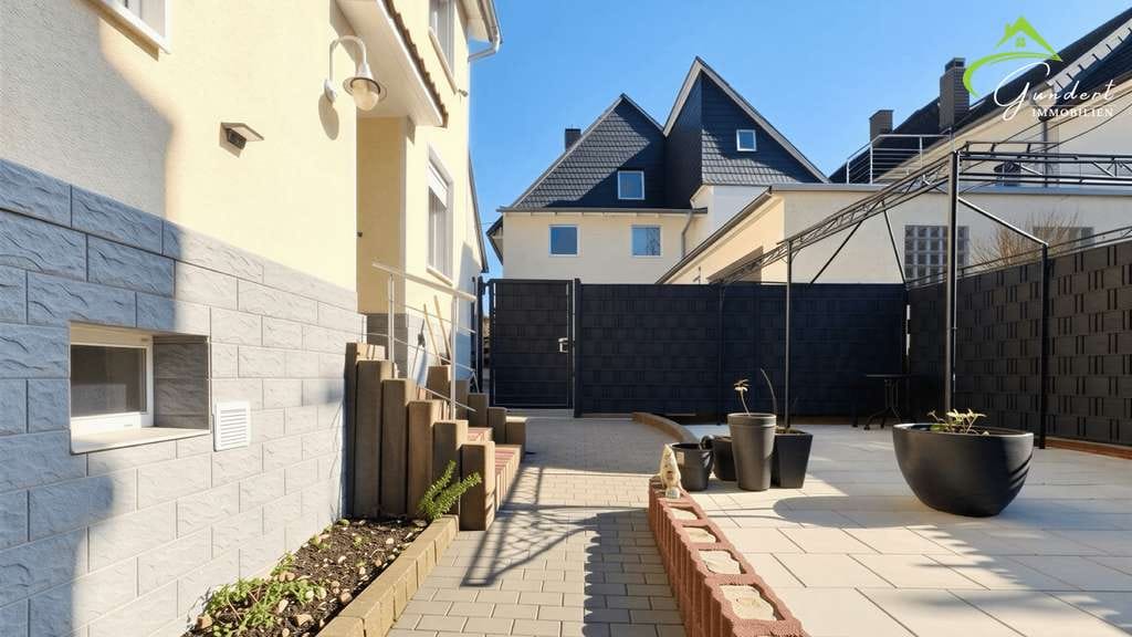 Immobilie in Mengerskirchen - Modernisiertes Zuhause mit Wohlfühlfaktor und Außenbereich - Bild 0