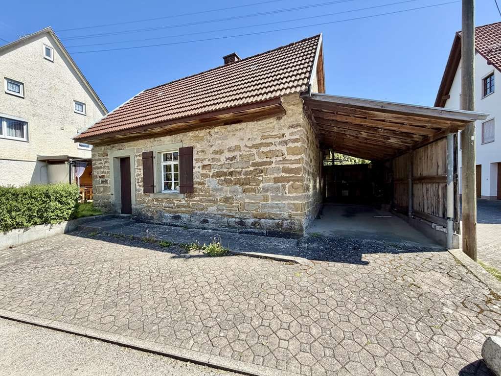 Immobilie in Balingen - Charmantes Bauernhaus mit Ausbaupotenzial und sep. Gebäude - Bild 2
