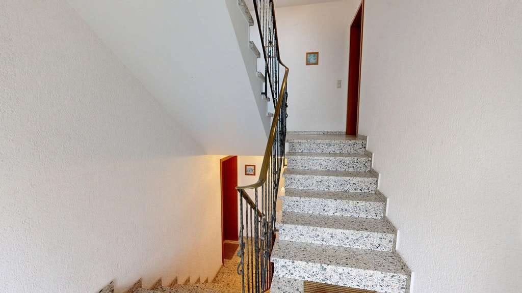 Immobilie in Karlsdorf-Neuthard - ~~ GEPFLEGTE DREI ZIMMER WOHNUNG MIT BALKON, KELLERRAUM UND GARAGE ~~ - Bild 1