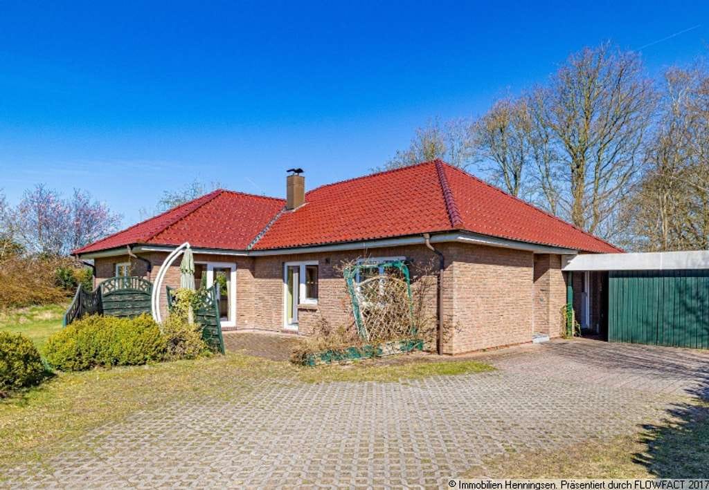 Immobilie in Süderbrarup - Völlig versteckt mitten im Ort - moderner Winkelbungalow mit großem Garten - Bild 1