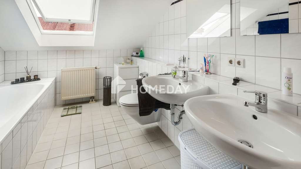 Immobilie in Königsbach-Stein - Sonnenbalkon, Raumgefühl, Ruhe – diese DG-Wohnung hat das gewisse Extra - Bild 4