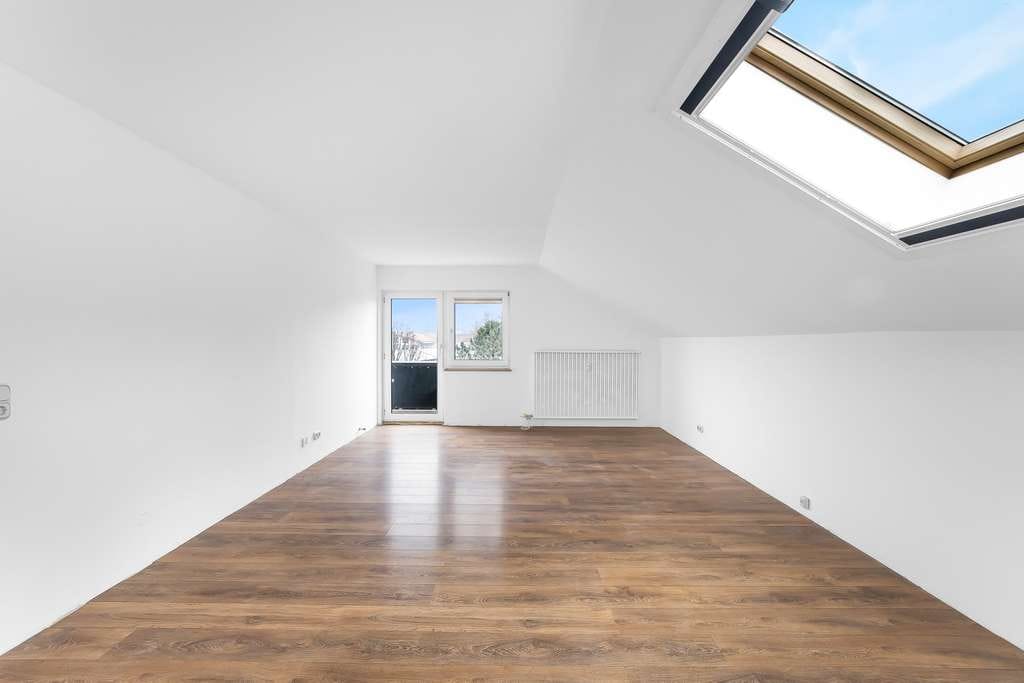 Immobilie in Ismaning - Naturnahes Wohnen am Seebach! 3-Zimmer-Dachgeschosswohnung an den Isarauen - Bild 1