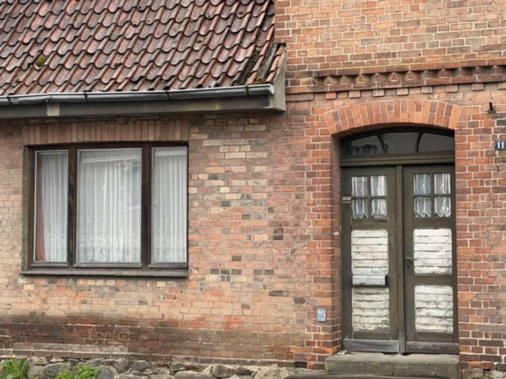 Immobilie in Hagenow - Hagenow-Freistehendes Einfamilienhaus mit Ausbaupotenzial & großem Grundstück - Bild 1