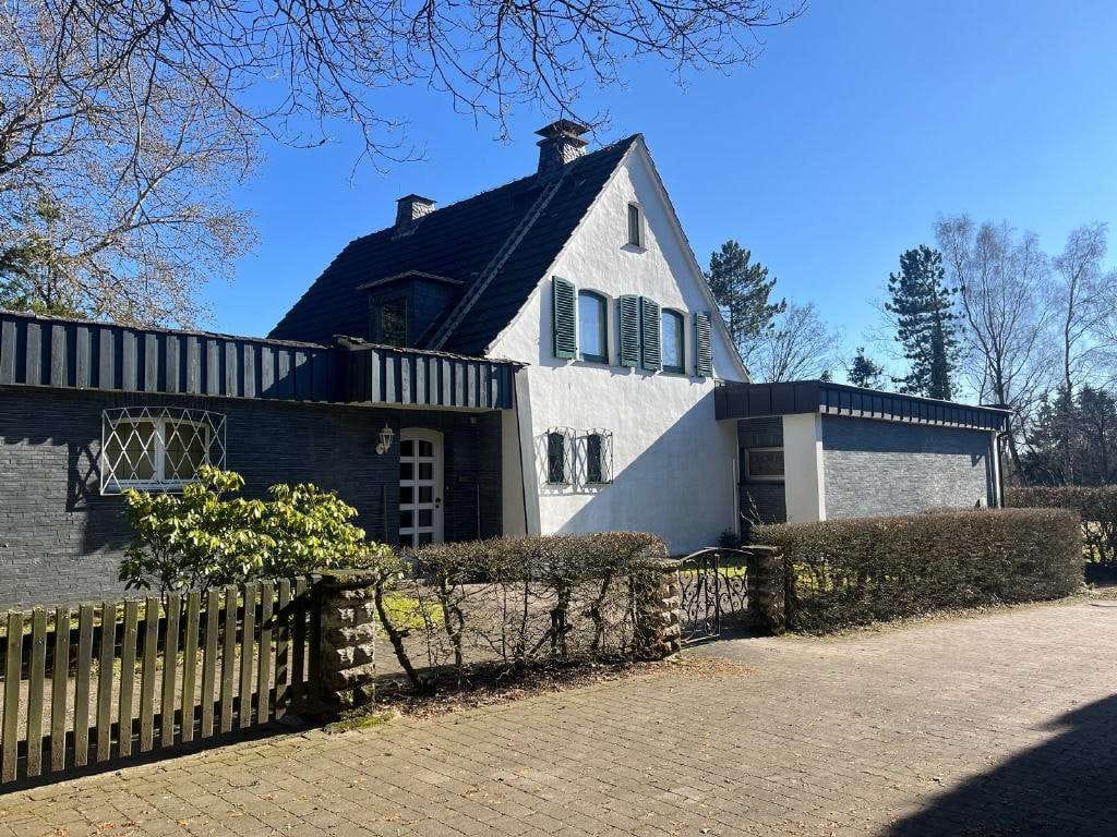 Immobilie in Medebach - / Stilvolles Einfamilienhaus in naturnaher Lage! - Bild 0
