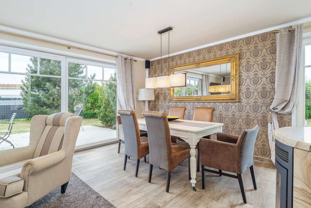 Immobilie in Saal - Exklusives Reetdachhaus mit Boddenblick | 2 Saunen, 4 Terrassen,  1 Balkon - Bild 2
