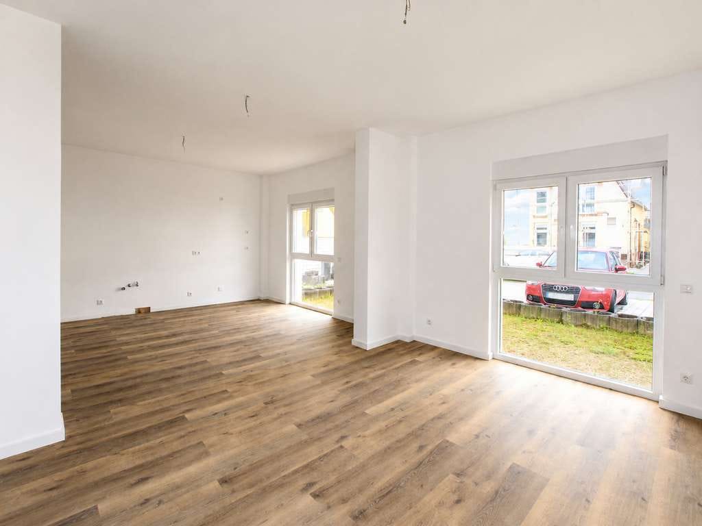 Immobilie in Maxdorf - Kernsaniert auf Neubauniveau: Barrierefreie 4-Zimmer-Erdgeschosswohnung mit Terrasse und Stellplatz - Bild 0