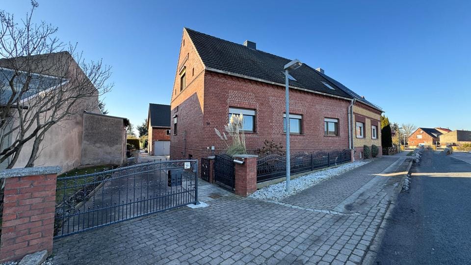 Immobilie in Kemberg - Neue Chance zu Ostern – Haus bei Kemberg mit Hof, Garagen und reduziertem Preis - Bild 0
