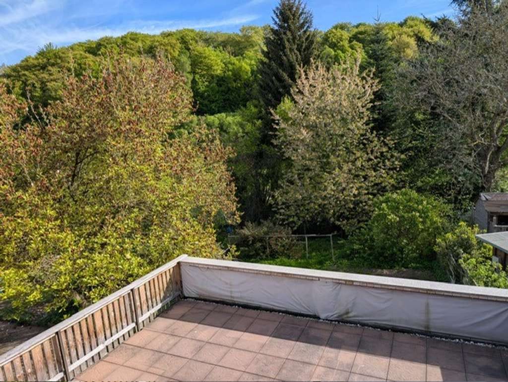 Immobilie in Schöllkrippen - Wohnen mit Charakter: Großzügiges Einfamilienhaus in Schöllkrippen - Bild 2
