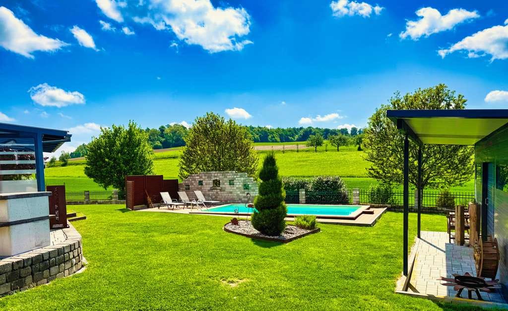 Immobilie in Rennertshofen - Exklusives Wohnen mit unverbaubarem Weitblick – stilvolles Familienanwesen mit Pool in Rennertshofen - Bild 4