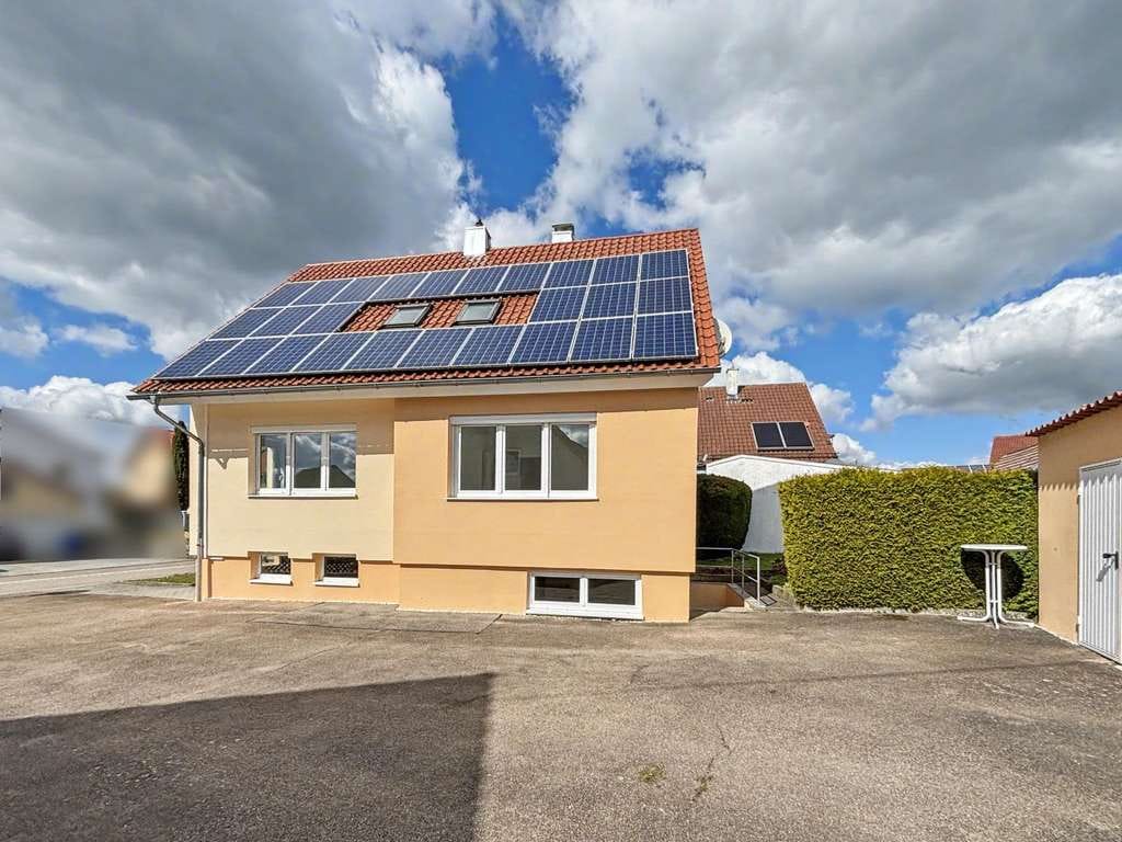 Immobilie in Ellenberg - Saniertes Einfamilienhaus mit Doppelgarage und Garten in Ellenberg - Bild 0