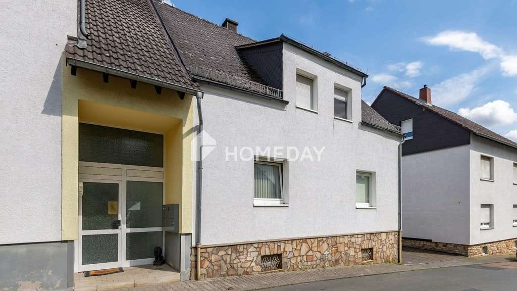 Immobilie in Hünstetten - Attraktives Zweifamilienhaus mit Vermietungs- und Eigennutzungsmöglichkeiten - Bild 2
