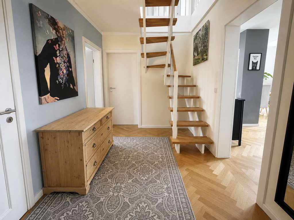 Immobilie in Ellgau - Exklusive und hochwertig ausgestattete 3 ZKB mit gr. Balkon, EBK und Garage! KFW 40 Plus - Bild 2