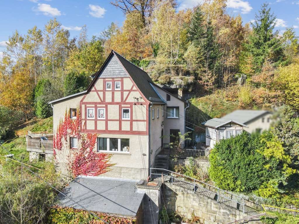 Immobilie in Bad Schandau - +Am Felsen des Elbsandsteingebirges – EFH inkl. Einliegerwohnung, Naturkulisse & wertvollen Extras!+ - Bild 0