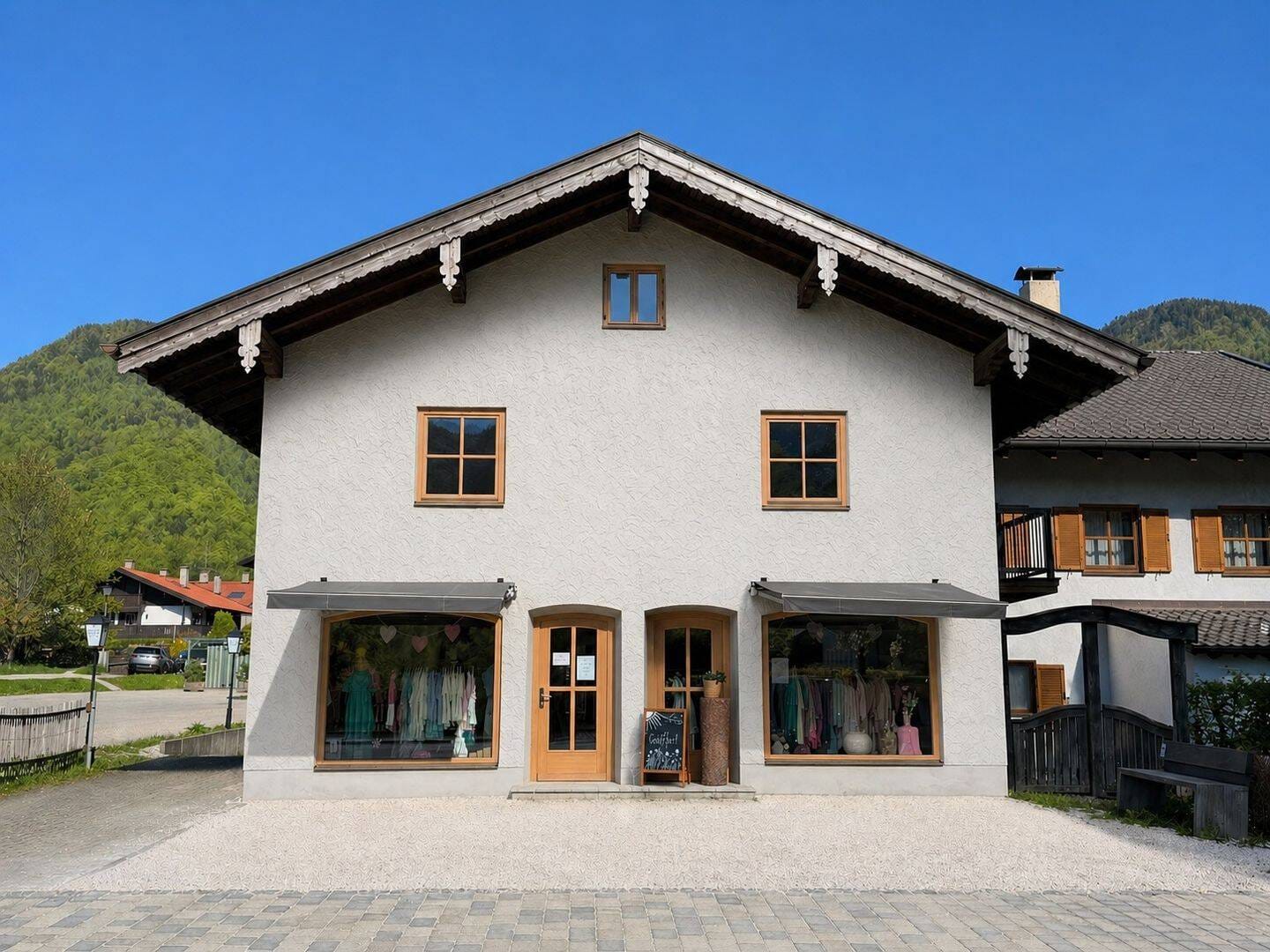 Immobilie in Aschau im Chiemgau - Wohn- und Geschäftshaus im Herzen von Aschau - Bild 0