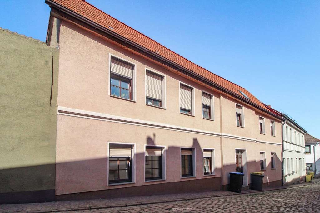 Immobilie in Wettin-Löbejün - Großzügiges Einfamilienhaus mit Einliegerwohnung im historischen Altstadtbereich von Löbejün - Bild 0