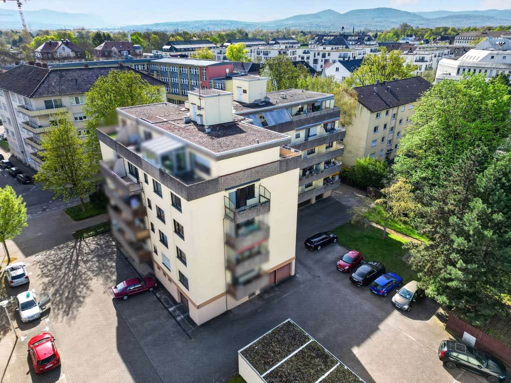 Immobilie in Rastatt - Attraktive Familienwohnung: aus 2 Wohnungen vereint, mit 2 Balkonen und 2 Garagen - Bild 1