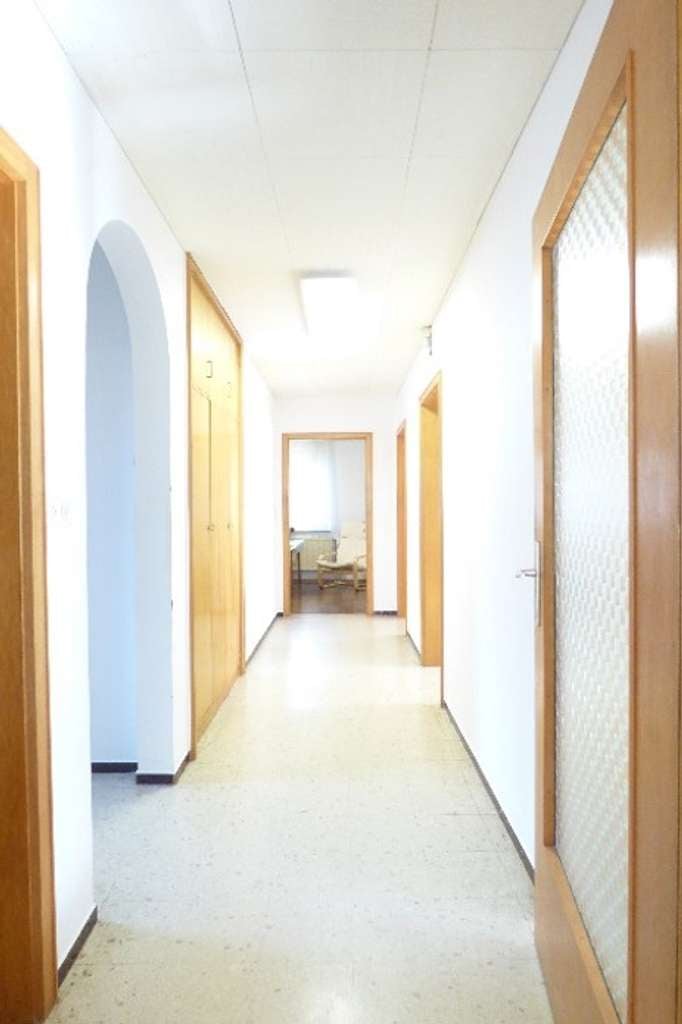 Immobilie in Reisbach - Freistehendes Zweifamilienhaus: 891 m² Grund, schöne, ruhige Lage - Bild 3